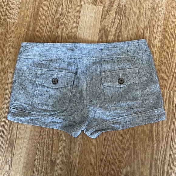 Express — Shorts - Picture 2 of 3